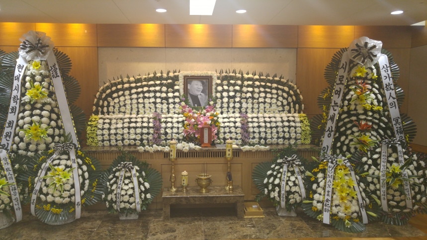 정진규 선생님 빈소 3.jpg