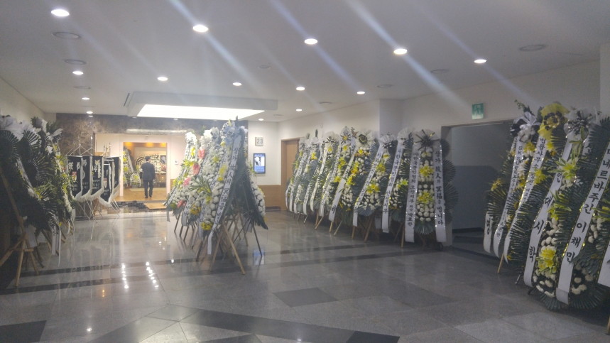 정진규 선생님 빈소 10.jpg