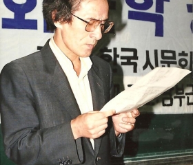 윤강로 시인